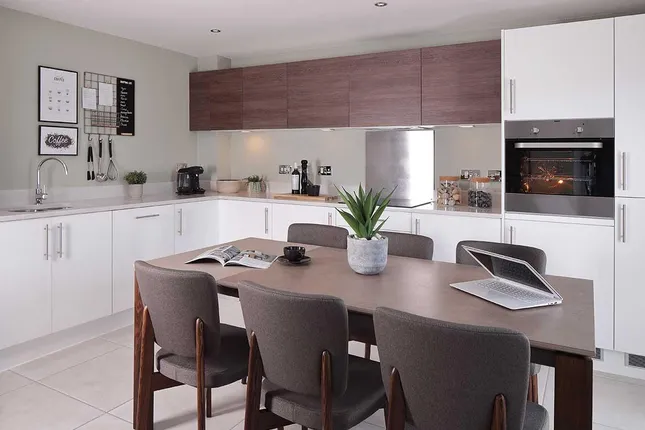 Redrow - De Clare Gardens