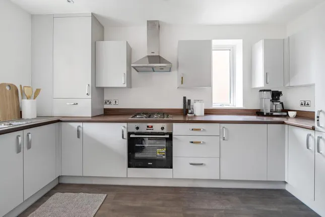 Red Loft - Buckingham Avenue