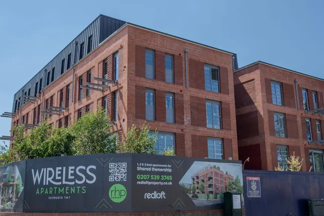 Red Loft - Wireless Apartments