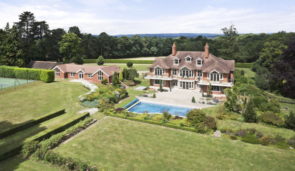 tom cruise west sussex house