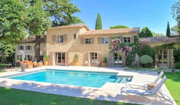 Step inside Brigitte Bardot’s former holiday home on the glitzy Côte d ...