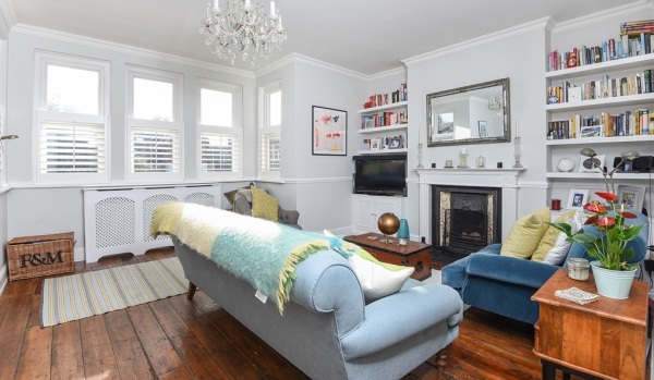 Flat for sale on Lewin Road, London.