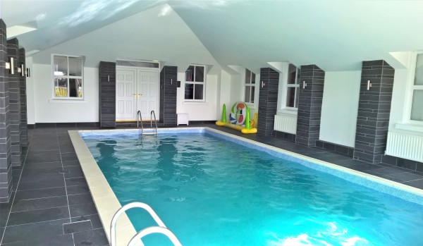 Homes with swimming  pools for LESS than 500k Zoopla