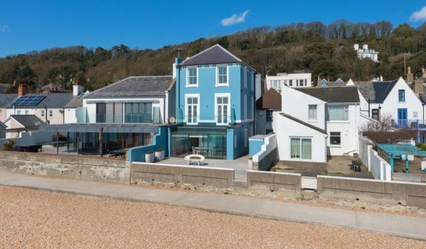 Four-bedroom beach front house in Sandgate