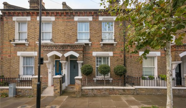 Noel Gallagher slashes asking price of London mansion to £