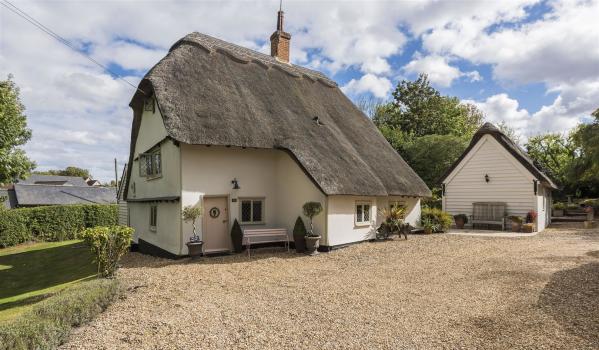 6 Picture Perfect Thatched Cottages For Sale Zoopla