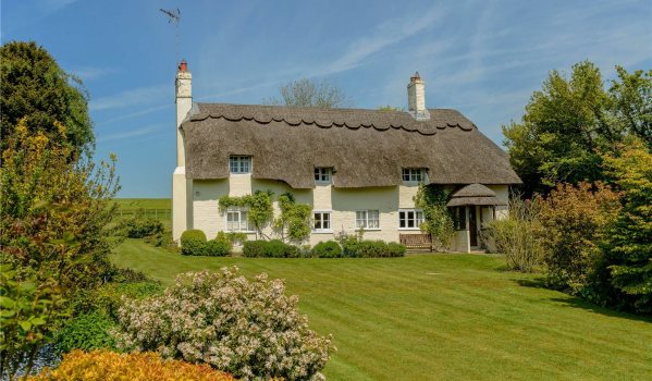 6 Picture Perfect Thatched Cottages For Sale Zoopla