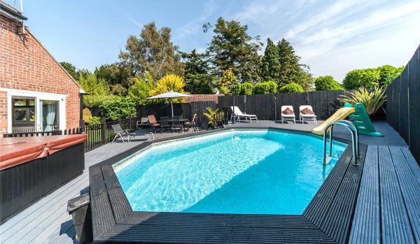 6 Homes With Swimming Pools For Less Than 500k Zoopla